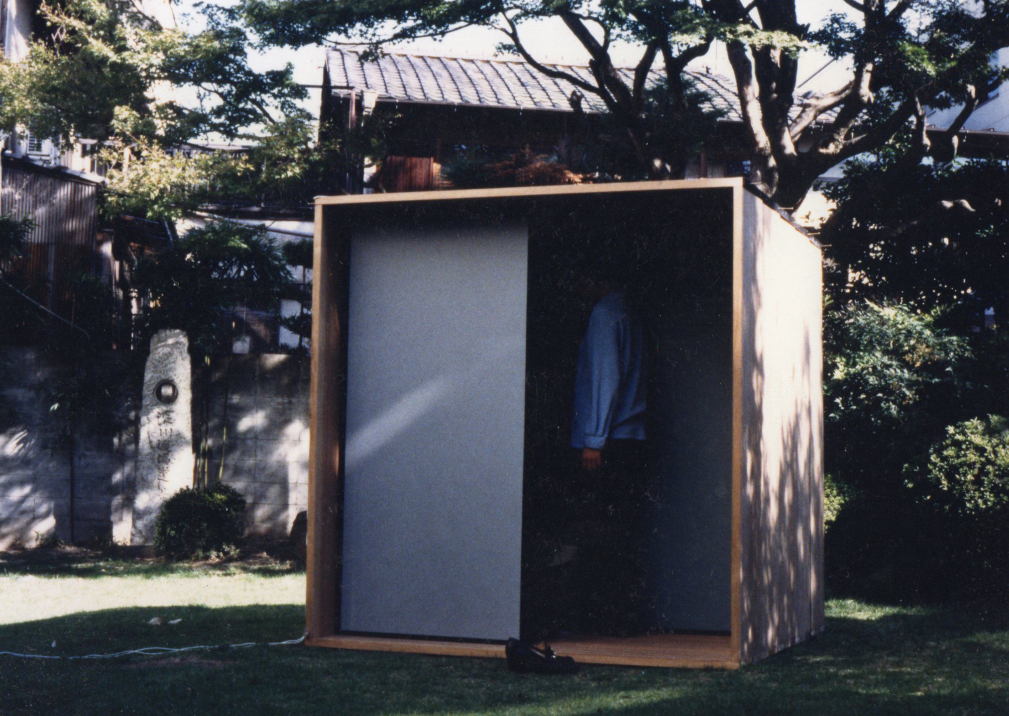 襖空間作品に女性が入りました。